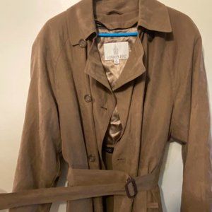 London Fog Practically New Women's Trench Coat, Size 8 Regular.